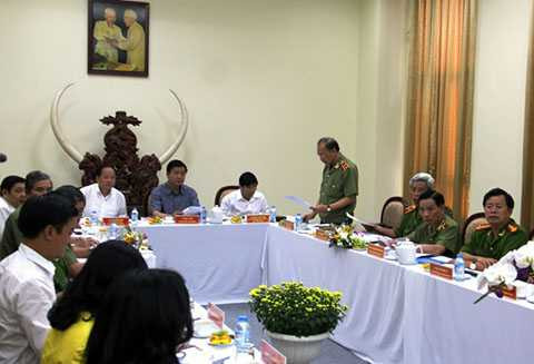 Ông Đinh La Thăng trong buổi làm việc với Công an TP.HCM Ông Đinh La Thăng trong buổi làm việc với Công an TP.HCM