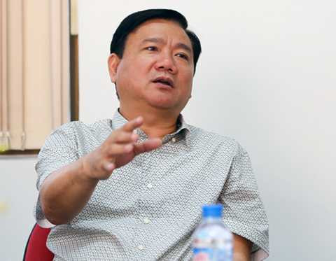 Bí thư Thành ủy TP HCM Đinh La Thăng chỉ đạo tại cuộc họp với lãnh đạo huyện Củ Chi. Nguồn ảnh: Vnexpress Bí thư Thành ủy TP HCM Đinh La Thăng chỉ đạo tại cuộc họp với lãnh đạo huyện Củ Chi. Nguồn ảnh: Vnexpress