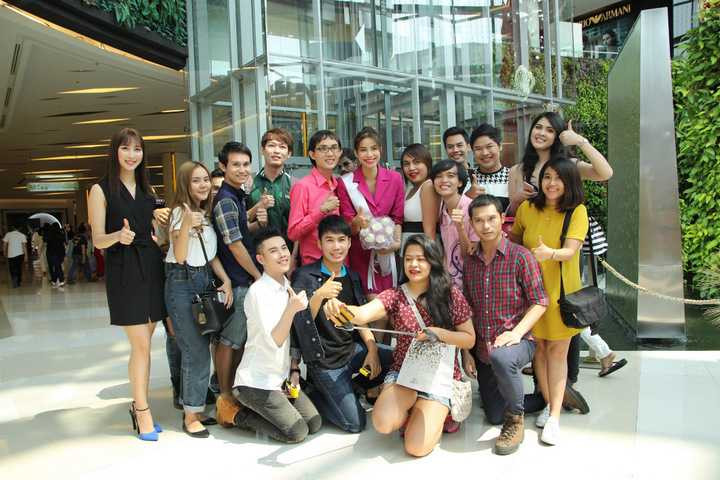 Sau chuyến đi Thái Lan, Phạm Hương sẽ chính thức bắt đầu một năm bận rộn với nhiều dự án mới. Và một trong những việc đầu tiên của Phạm Hương tại Việt Nam trong năm nay là sẽ có buổi gặp gỡ và giao lưu cùng fan hâm mộ Việt Nam trong thời gian tới. Đây cũng là mong muốn của Hương để cảm ơn cũng như chia sẻ cùng những fan hâm mộ đã ủng hộ cô suốt thời gian qua.