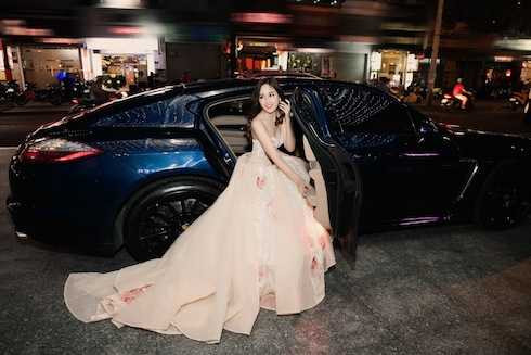 Mai Phương Thuý bạo dạn khoe vòng một căng tràn sexy 1