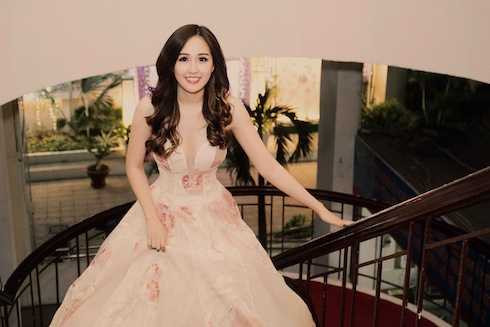 Mai Phương Thuý bạo dạn khoe vòng một căng tràn sexy 3