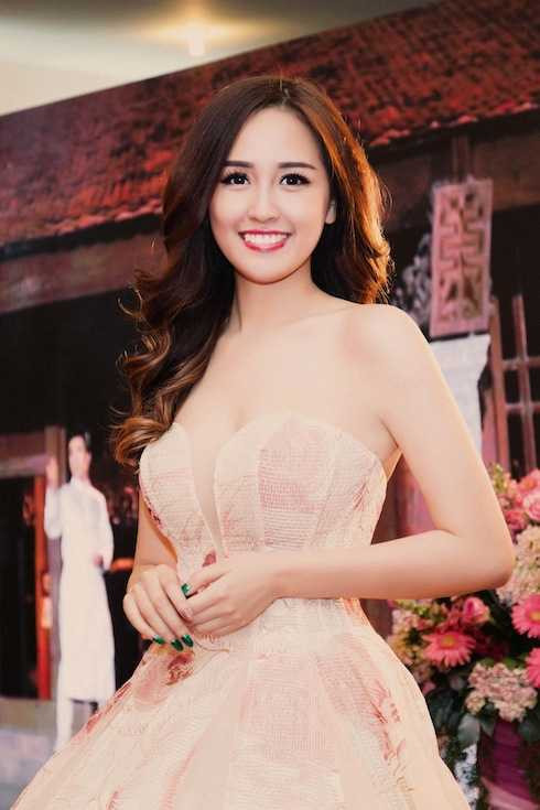 Mai Phương Thuý bạo dạn khoe vòng một căng tràn sexy 4