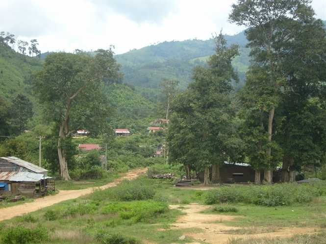 Đường vào làng Dip, xã Ia M’nông Đường vào làng Dip, xã Ia M’nông