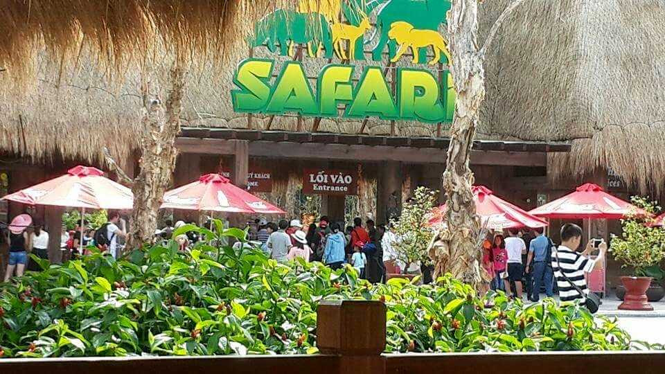 Khách xếp hàng tham quan tại Vinpearl Safari Phú Quốc dịp Tết Nguyên đán vừa qua