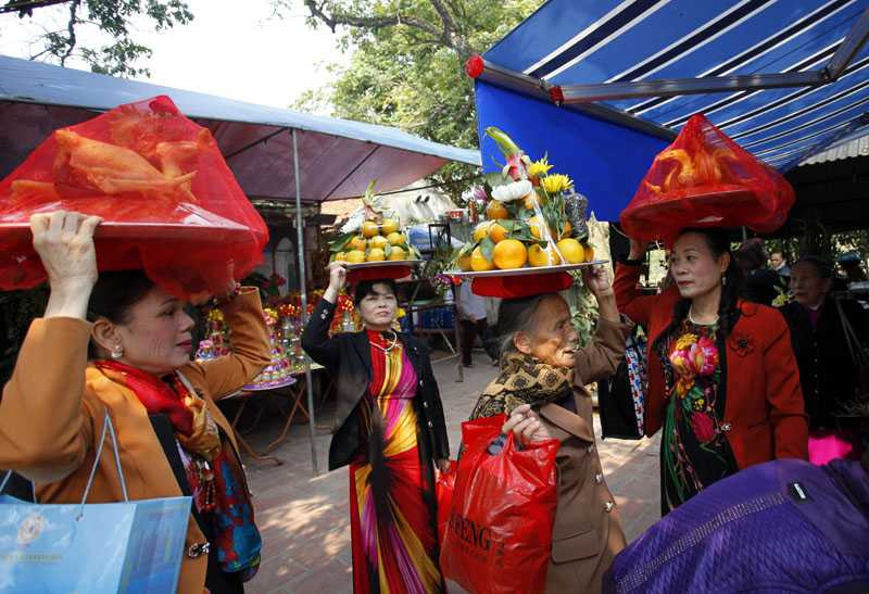 Đội lễ phường Tức Mạc – Thành phố Nam Định được đưa đến đền Trần chiều 21/2