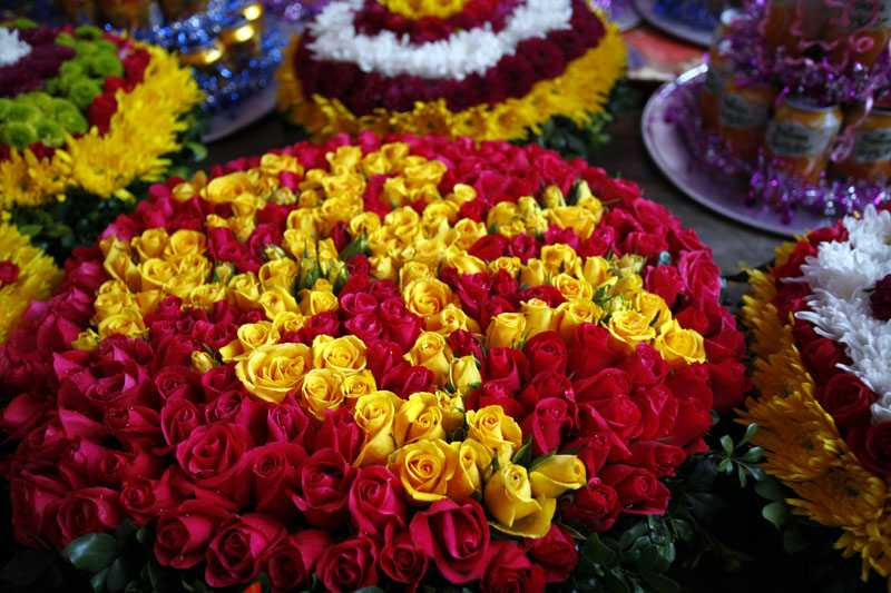 Trong 15 mâm hoa có 1 mâm được trang trí chữ “Trần”.