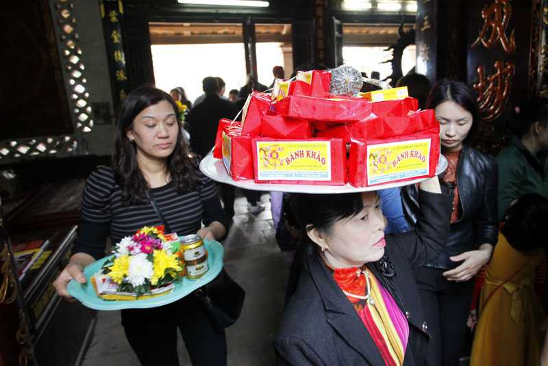 Mâm xôi ngũ sắc được trình bày đẹp để dâng lễ trong đêm khai ấn.