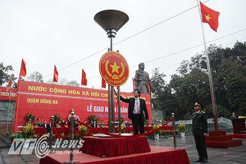 Sáng nay 23-2, tại Công viên Văn hóa Đống Đa, dưới chân tượng đài anh hùng Quang Trung, quận Đống Đa đã long trọng tổ chức Lễ Giao nhận quân đợt 1 năm 2016.