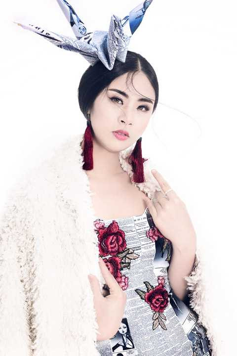 Một hoa hậu Ngọc Hân trẻ trung mạnh mẽ đậm chất model trong những shoot hình thể hiện BST mới của Cao Minh Tiến 