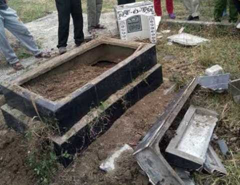 Nhiều ngôi mộ được phát hiện bị đập phá ở Nghĩa trang Đượng Ổi (phường Phương Nam, TP.Uông Bí)
