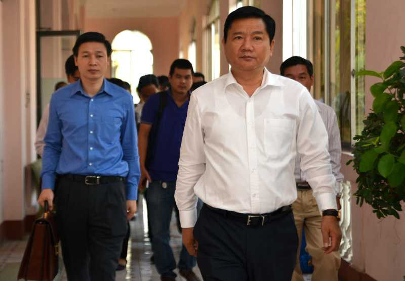 Bí thư Đinh La Thăng đến sớm trước buổi làm việc