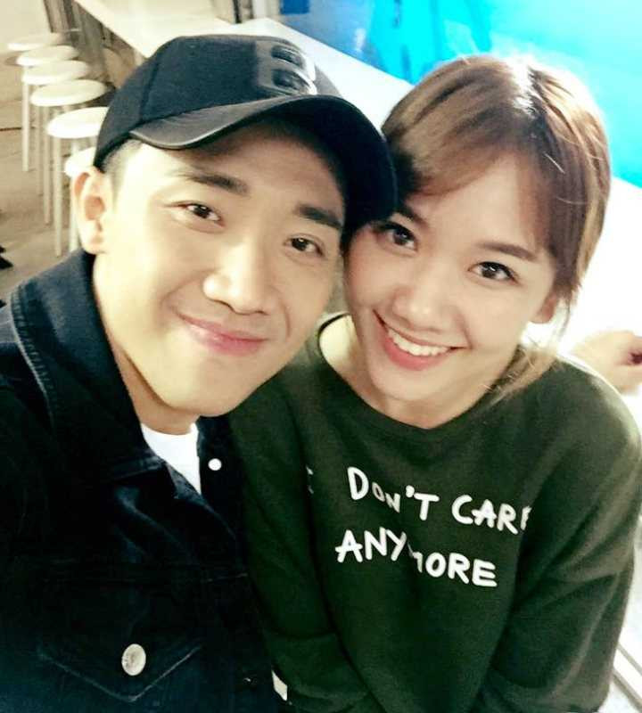 Việc Trấn Thành và Hari Won bị phát hiện yêu nhau đã khiến showbiz và truyền thông điên đảo những ngày đầu năm 