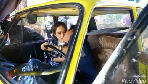 Một cảnh của Phương Trinh và Trường Giang trong phim.