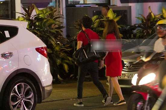 Trường Giang - Nhã Phương nắm chặt tay nhau vượt bão scandal.