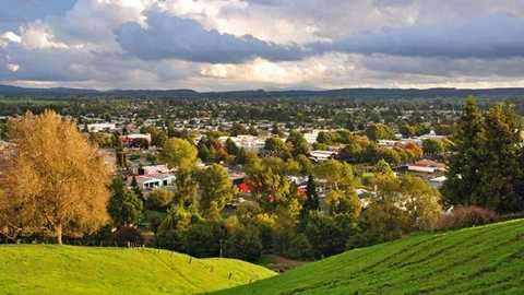 Thị trấn Tokoara có quá ít người sinh sống và tách biệt khỏi nhiều trục giao thông quan trọng Thị trấn Tokoara có quá ít người sinh sống và tách biệt khỏi nhiều trục giao thông quan trọng