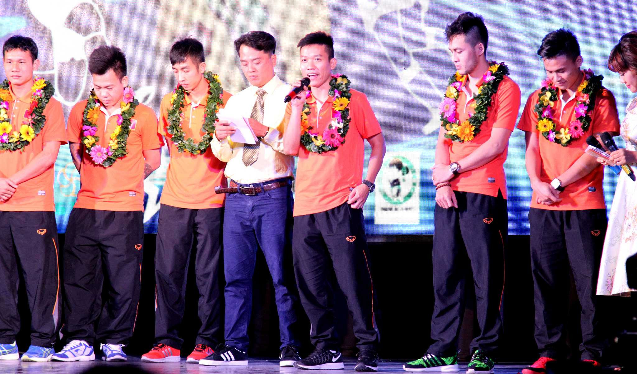 Đội phó Trần Văn Vũ nói về giây phút động viên các em cầu thủ trẻ quyết tâm gỡ hòa Nhật Bản sau khi bị dẫn 0-2 (ảnh: H.T)