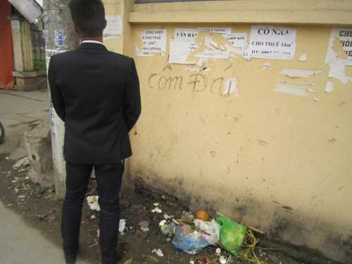 Hà Nội 'mất mặt' vì những quý ông 'tiện đâu bậy đó'