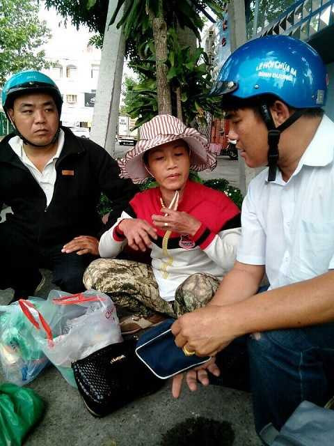 Hiệp sỹ Bình Dương 'đau đầu' với 'hai ngón' tại chùa Bà Thiên Hậu