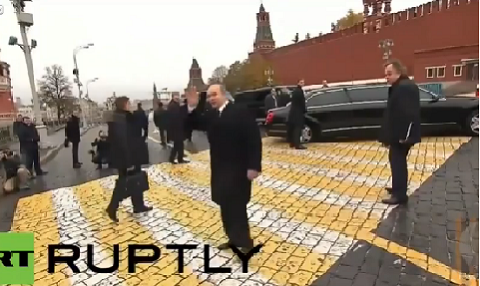 Ông Putin không quên vẫy chào và nói lời tạm biệt