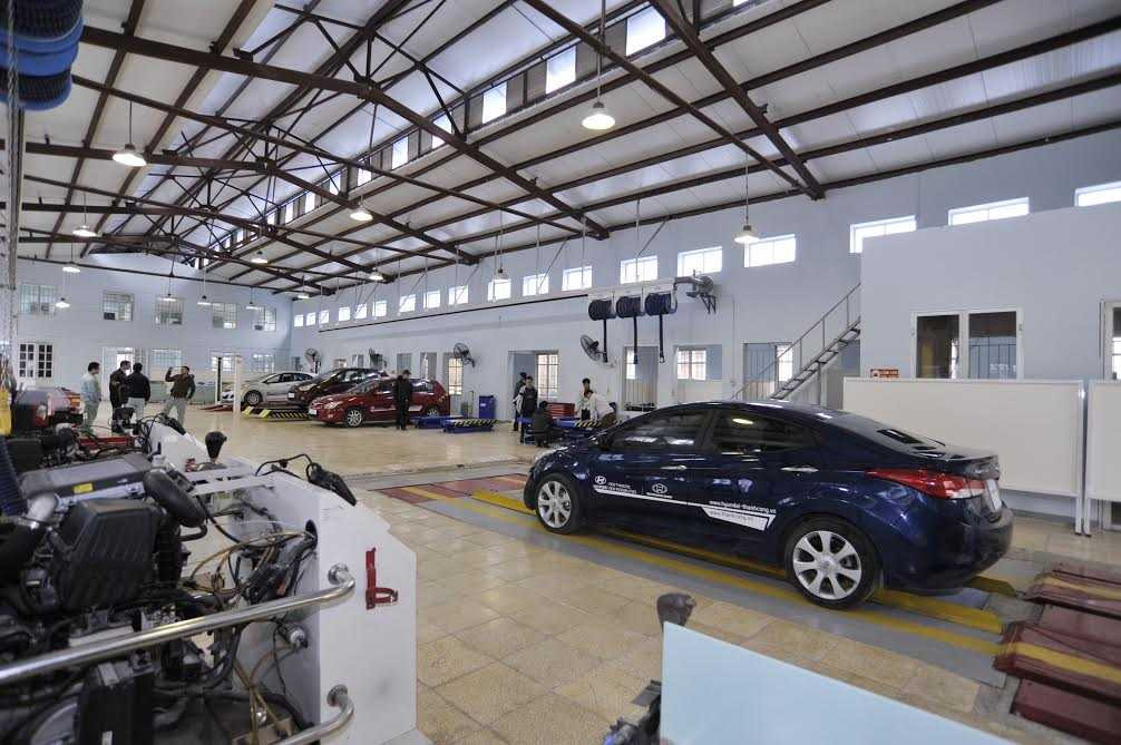 Xưởng đào tạo được trang bị đầy đủ những thiết bị hiện đại, giúp các học viên có hoàn cảnh gia đình khó khăn có những kiến thức đầy đủ nhất để trở thành những lao động chất lượng cao. 