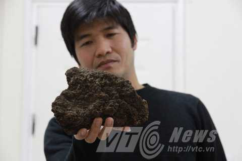 Tác giả và cục huyết lình cực lớn Tác giả và cục huyết lình cực lớn