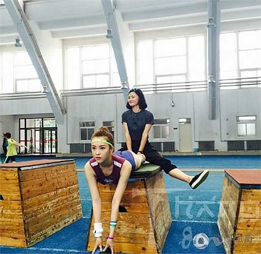 Để có được thân hình chuẩn như vậy, Giai Mỹ đã phải đổ mồ hôi rất nhiều trong phòng tập