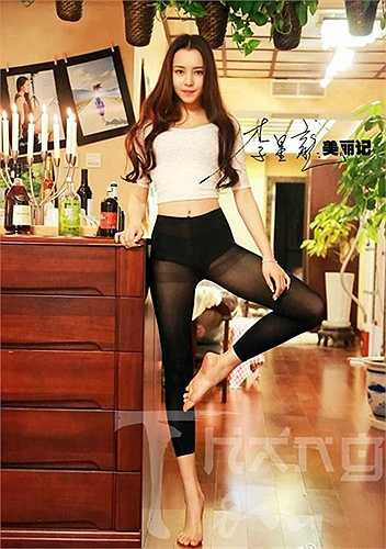 Trang cá nhân của cô trên mạng xã hội có hàng trăm ngàn người theo dõi