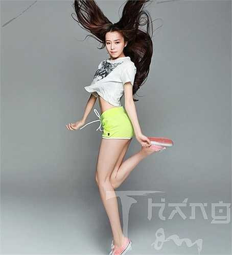 Được khen có đôi chân đẹp, Giai Mỹ cho biết: 'Các bạn nữ tập múa đều có chân như vậy cả'