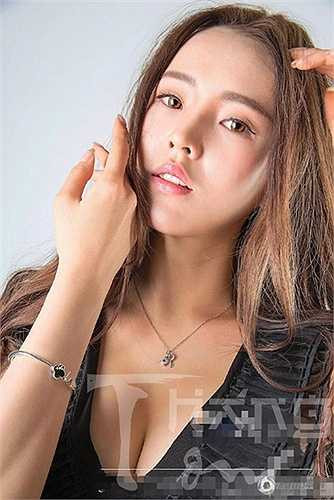 Phó Giai Mỹ khiến nhiều cô gái phải ghen tỵ vì diện mạo xinh đẹp, cao ráo và thân hình đẹp miễn chê