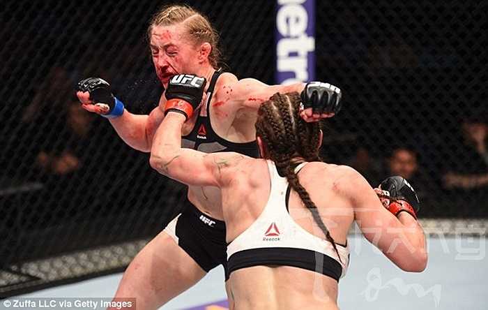 Ở lần thứ 3, Lauren Murphy chạm trán Kelly Faszholz, người mới chỉ vừa chuyển sang đấu UFC từ vài ngày trước