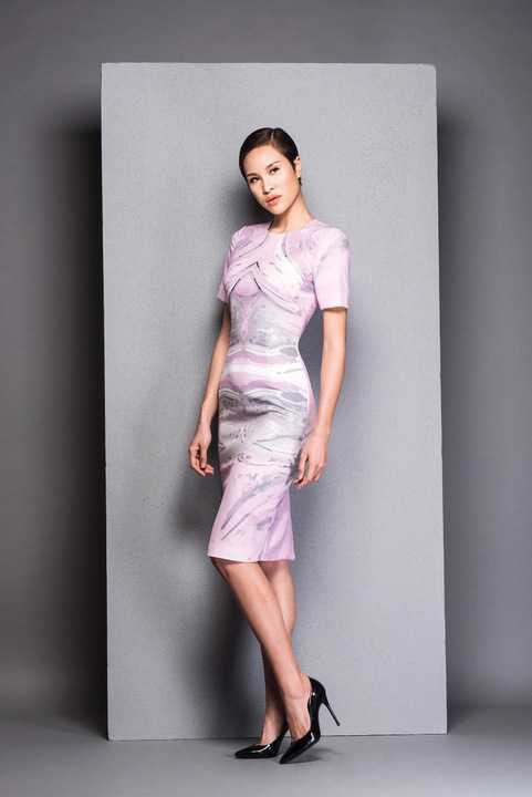 Dù đã rời sàn diễn thời trang nhưng Phương Mai vẫn cho thấy phong thái tự tin, chuyên nghiệp khi đứng trước ống kính.