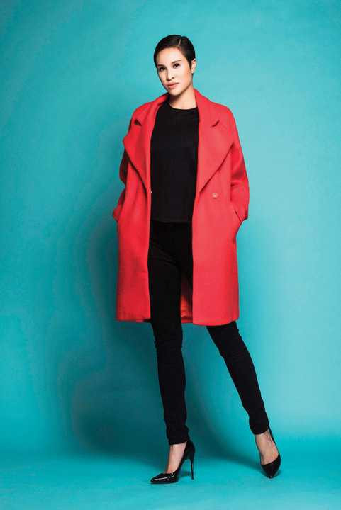 Hiện tại, do lịch làm việc dày đặc phải liên tục đi về giữa Sài Gòn - Hà Nội đã khiến Phương Mai đổ bệnh.