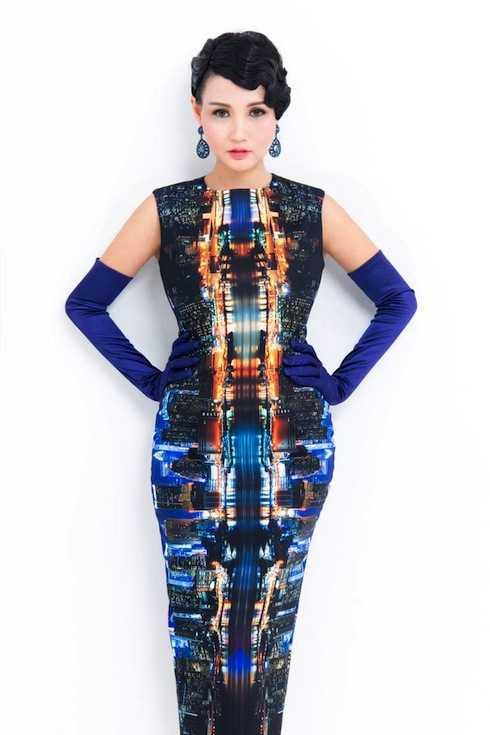 Một thoáng khiêu khích, một thoáng kiêu sa, bí ẩn trong vẻ cổ điển ngọt ngào, hoa hậu quý bà như gợi mở về hình ảnh những quý cô, quý bà kiêu kỳ trong những bữa tiệc lộng lẫy thập niên xưa. 