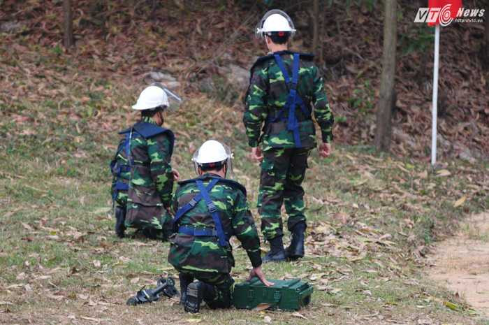 Nội dung chống khủng bố bao gồm nhiều tình huống giả định - Ảnh: Tùng Đinh