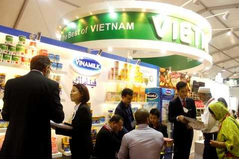 Gian hàng Vinamilk thu hút được sự quan tâm đông đảo từ các khách hàng và đối tác tại Gulfood Gian hàng Vinamilk thu hút được sự quan tâm đông đảo từ các khách hàng và đối tác tại Gulfood