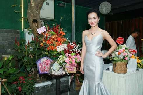 Ái Phương và trang phục trị giá 1,5 tỷ đồng.