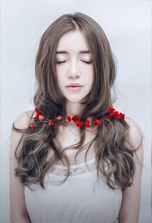 Bên cạnh thay đổi hình ảnh, Elly cũng quyết tâm trở lại nghệ thuật trong năm 2016. Từ đầu năm, người đẹp nhận được nhiều kịch bản phim điện ảnh, trong đó có vai diễn được cân đo đong đếm riêng mà cô không cần phải casting như thường lệ.