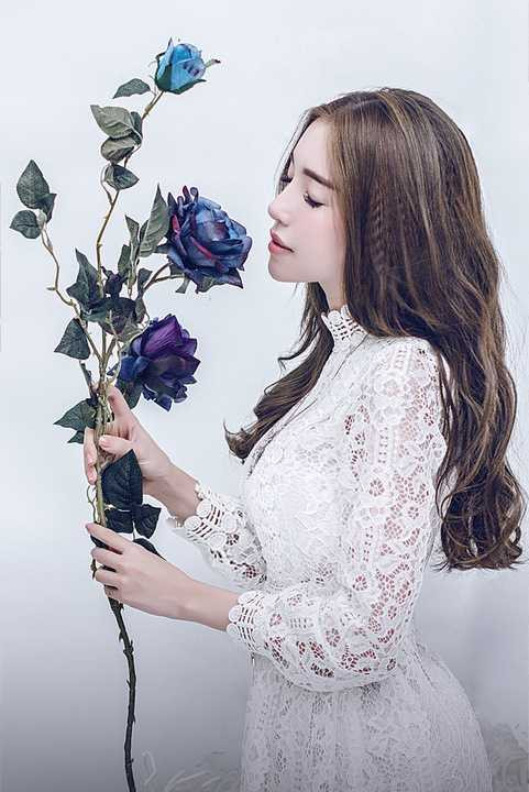 Dù vậy, Elly không vội vàng nhận lời mà muốn tìm kiếm một vai diễn ấn tượng nhưng vừa sức với khả năng của mình để có thể chinh phục khán giả sau thời gian dài chăm lo cho tổ ấm. Elly cũng mong muốn thử sức bản thân ở những vai nghèo khó có số phận hay nhân vật phản diện, mưu kế thâm sâu.