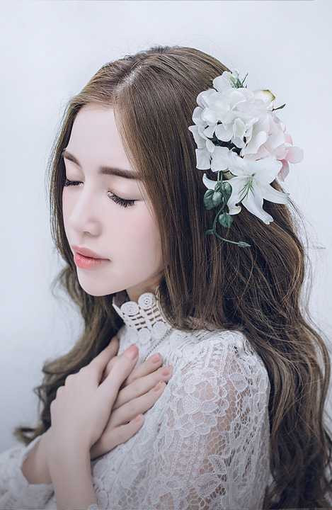 Hiện tại, gia đình Elly vô cùng ủng hộ cô tiếp tục hoạt động nghệ thuật. Cả nhà dành toàn bộ tình yêu và quan tâm đến hai bé Candie, Elfie để Elly toàn tâm làm việc.