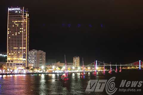 Hàng vạn người, đổ về sông Hàn, ngắm đoàn thuyền, Clipper race, diễu hành