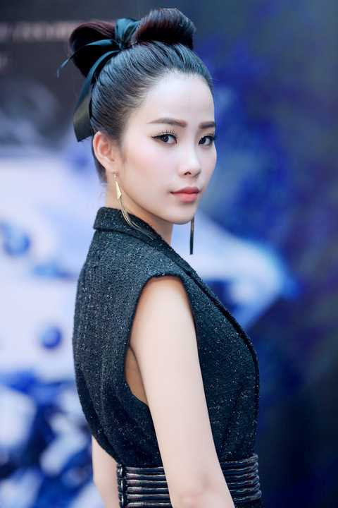 Không quá ồn ào khi xuất hiện, nhưng thời gian gần đây Nam Em được đánh giá là có bước thay đổi ngoạn mục về hình ảnh. Phong cách thời trang tinh tế, đa dạng và khả năng giao tiếp tốt đã giúp Nam Em ngày càng nhận được sự yêu mến của mọi người. Không quá ồn ào khi xuất hiện, nhưng thời gian gần đây Nam Em được đánh giá là có bước thay đổi ngoạn mục về hình ảnh. Phong cách thời trang tinh tế, đa dạng và khả năng giao tiếp tốt đã giúp Nam Em ngày càng nhận được sự yêu mến của mọi người.