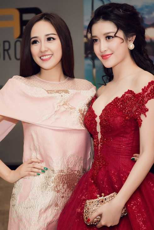 Mai Phương Thúy, Huyền My vừa cùng nhiều người đẹp Việt đến tham dự một bữa tiệc.