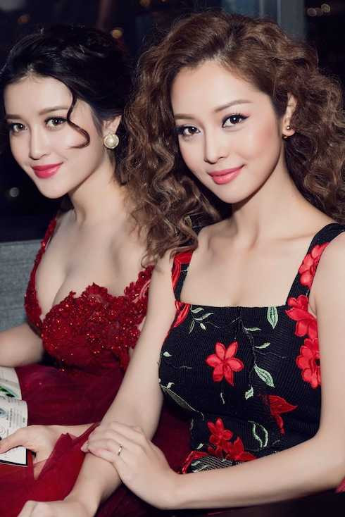 Huyền My và Jennifer Phạm rất thân thiết.