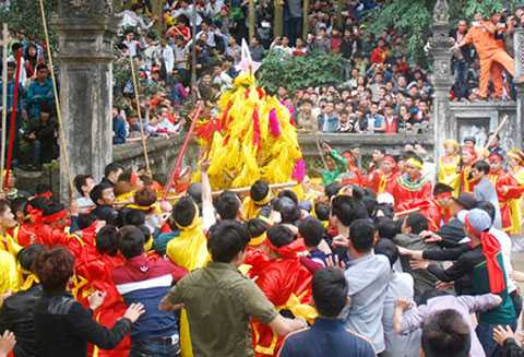 Sau Tết, nhiều người lao động vẫn chưa trở lại với công việc mà rong chơi lễ hội