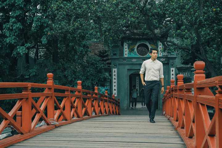 Bên cạnh đó, Quang Đăng cũng vừa ra mắt công ty Let Life Dance vào dịp đầu năm. Studio dạy nhảy cùng tên, do Quang Đăng trực tiếp quản lý, hiện trở thành một sân chơi, điểm đến thú vị dành cho những người yêu thích bộ môn nhảy múa.