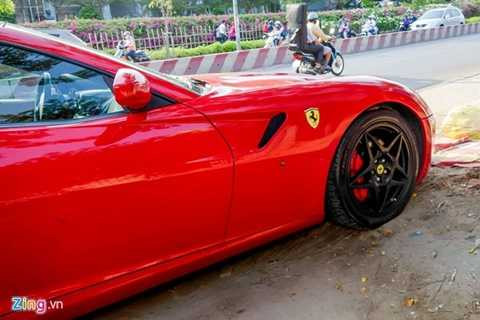 Siêu xe này được trang bị động cơ hút khí tự nhiên V12, dung tích 6.0 lít, công suất 612 mã lực và 608 Nm mô-men xoắn. Kết hợp với hộp số tay 6 cấp, 599 có thể tăng tốc 0-100 km/h trong 3,7 giây, tốc độ tối đa 330 km/h.