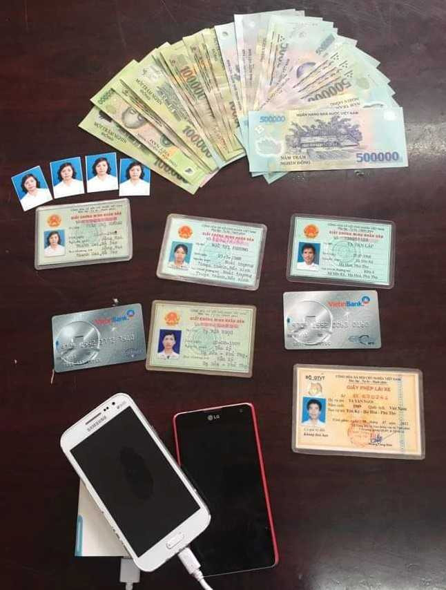 ang vật vụ án. Ảnh: Hoàng Lam.