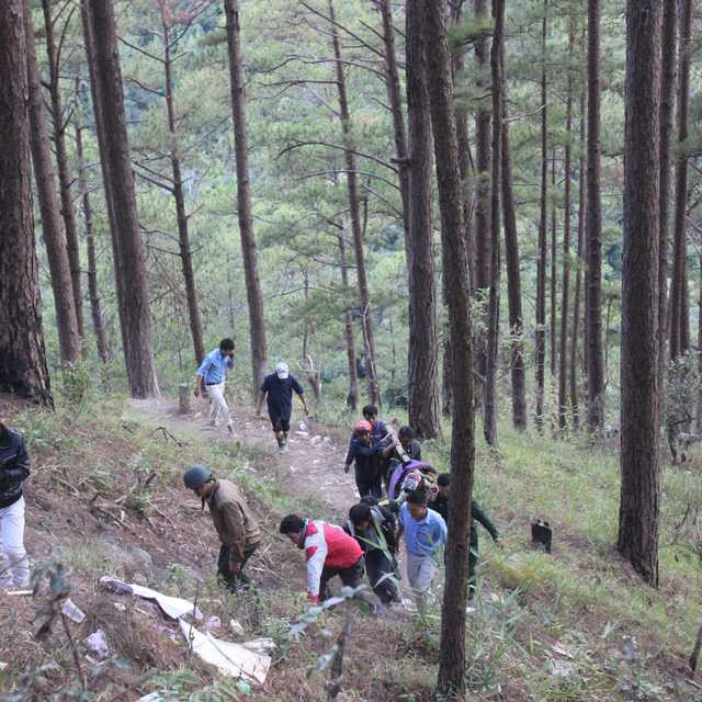 Lực lượng chức năng đưa thi thể nạn cuối cùng ra khỏi hiện trường.