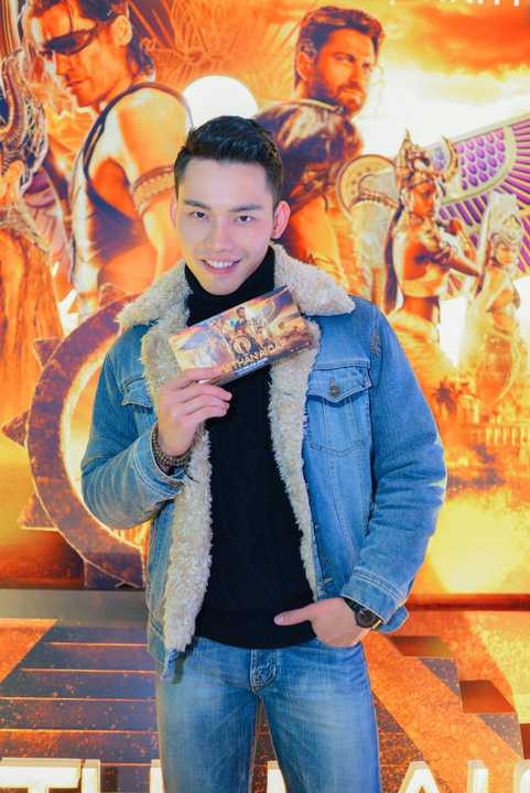 Giải Bạc Siêu mẫu Việt Nam 2016 Trần Mạnh Khang khoẻ khắn với cả cây jeans năng động