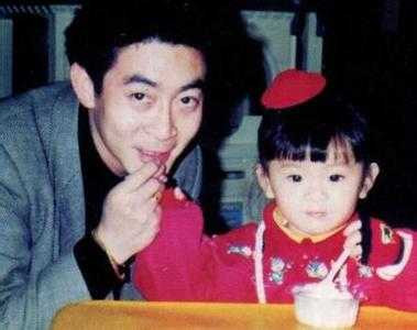 Lục Tiểu Linh Đồng và cô con gái duy nhất.